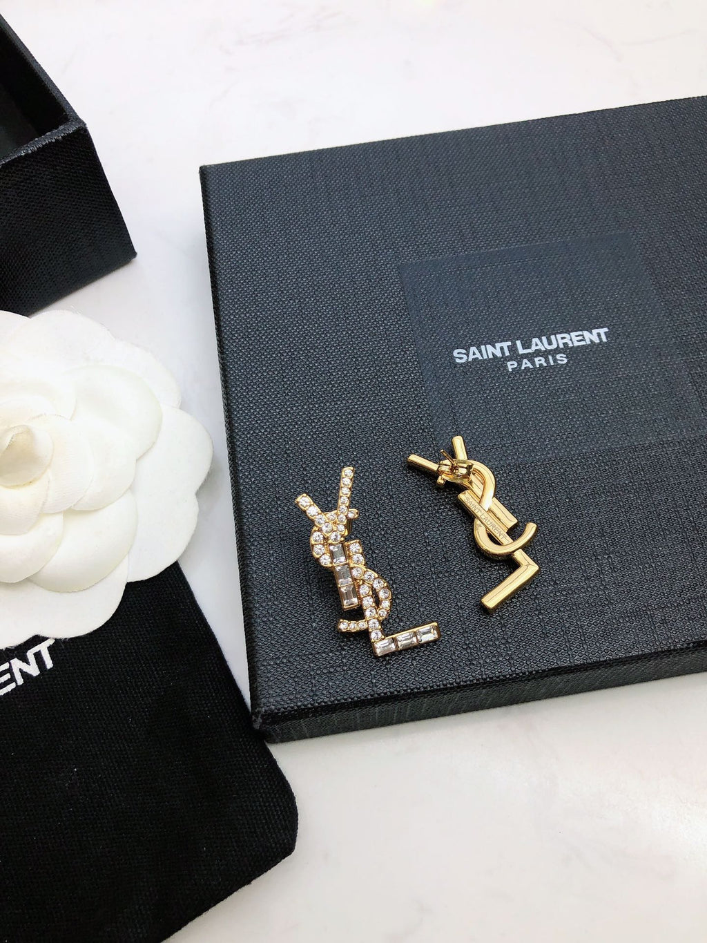 YSL 26S BAGUETTE CRYSTAL LOGO DROP EARRINGS IN GOLD TONE METAL 629136