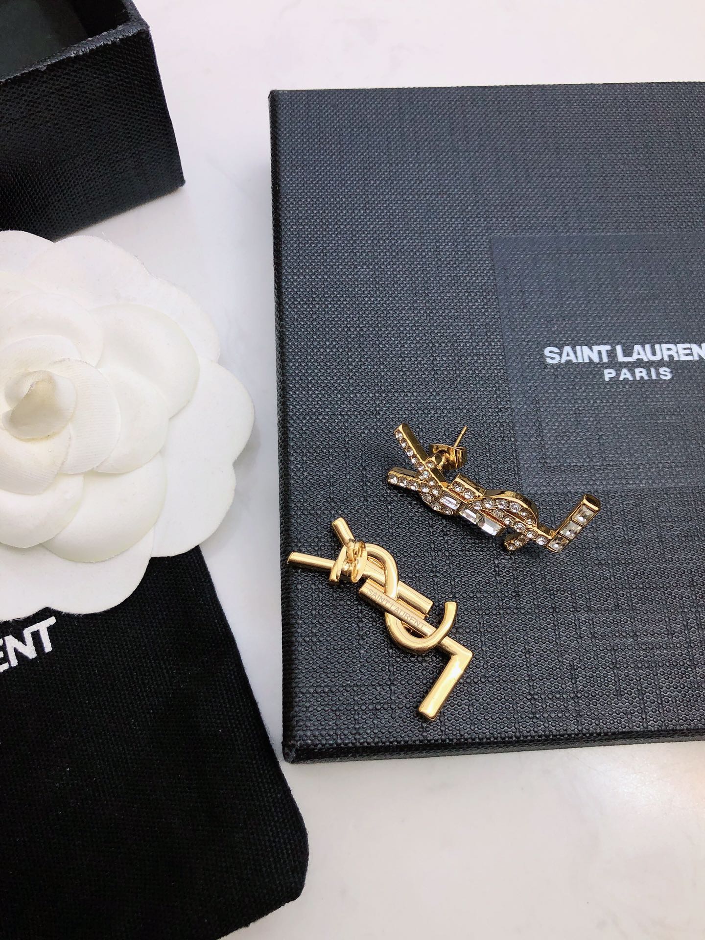 YSL 26S BAGUETTE CRYSTAL LOGO DROP EARRINGS IN GOLD TONE METAL 629136
