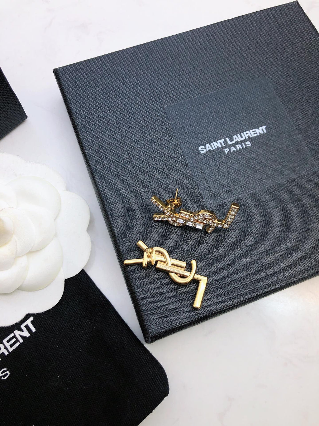 YSL 26S BAGUETTE CRYSTAL LOGO DROP EARRINGS IN GOLD TONE METAL 629136