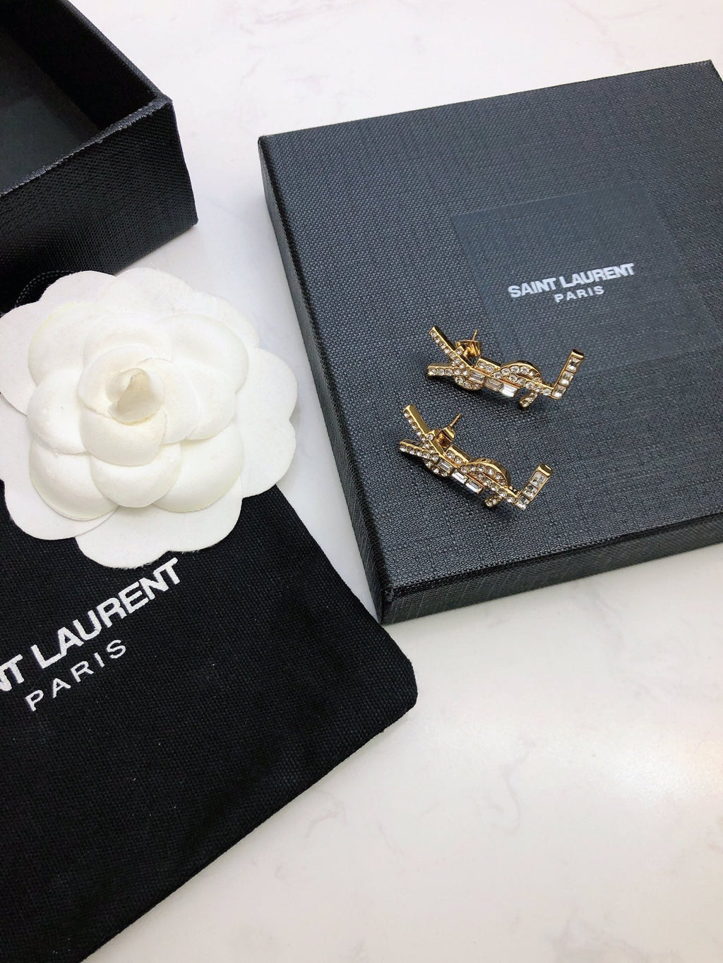 YSL 26S BAGUETTE CRYSTAL LOGO DROP EARRINGS IN GOLD TONE METAL 629136