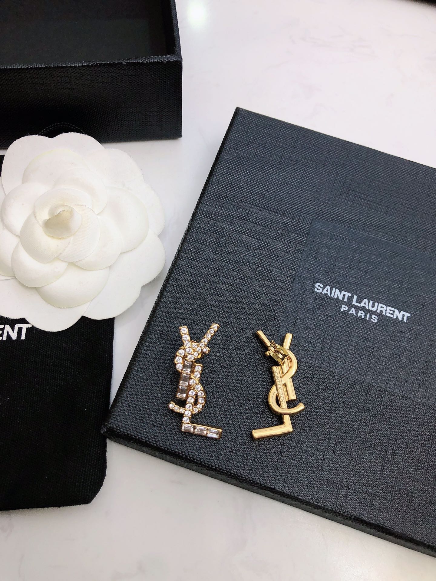 YSL 26S BAGUETTE CRYSTAL LOGO DROP EARRINGS IN GOLD TONE METAL 629136