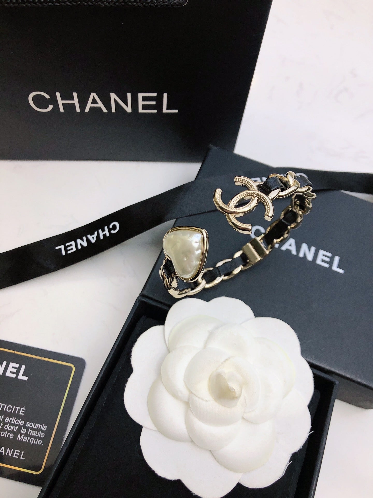 CHANEL 26S DOUBLE C LOGO BAROQUE PEARL LEATHER CHAIN BRACELET IN GOLD METAL 630841
