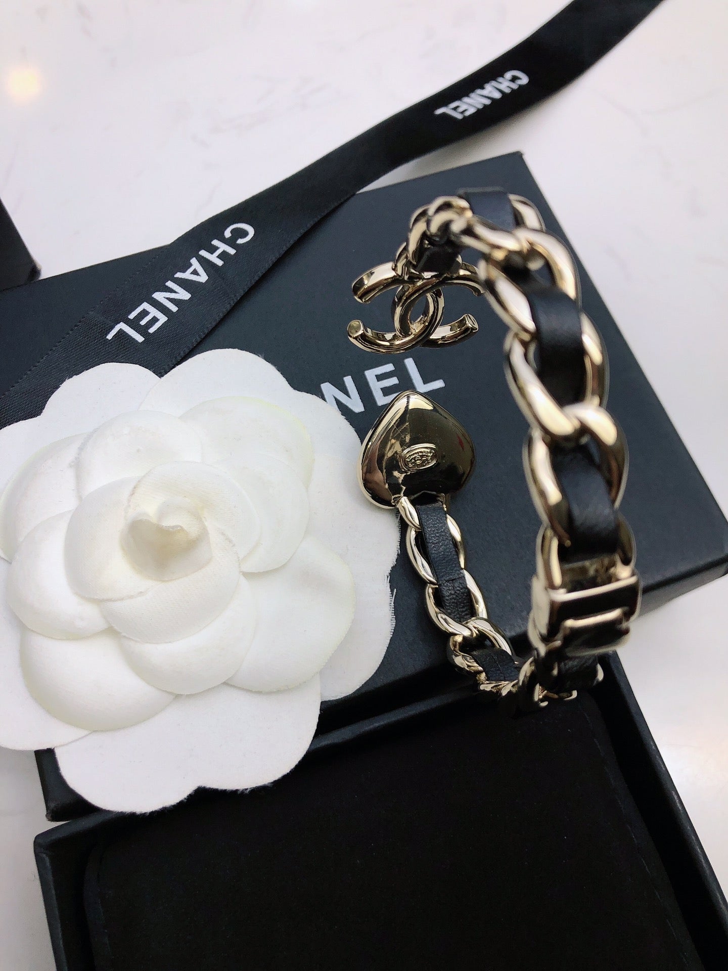 CHANEL 26S DOUBLE C LOGO BAROQUE PEARL LEATHER CHAIN BRACELET IN GOLD METAL 630841