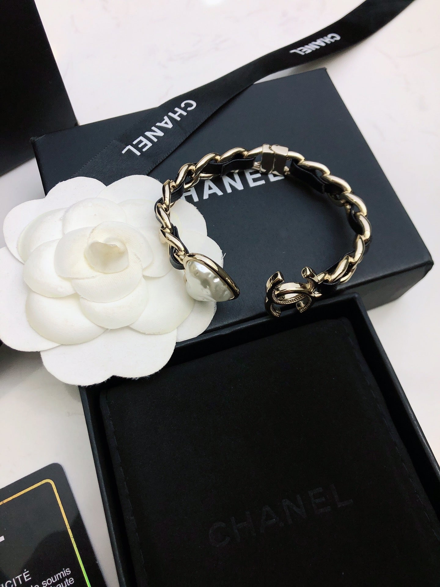 CHANEL 26S DOUBLE C LOGO BAROQUE PEARL LEATHER CHAIN BRACELET IN GOLD METAL 630841