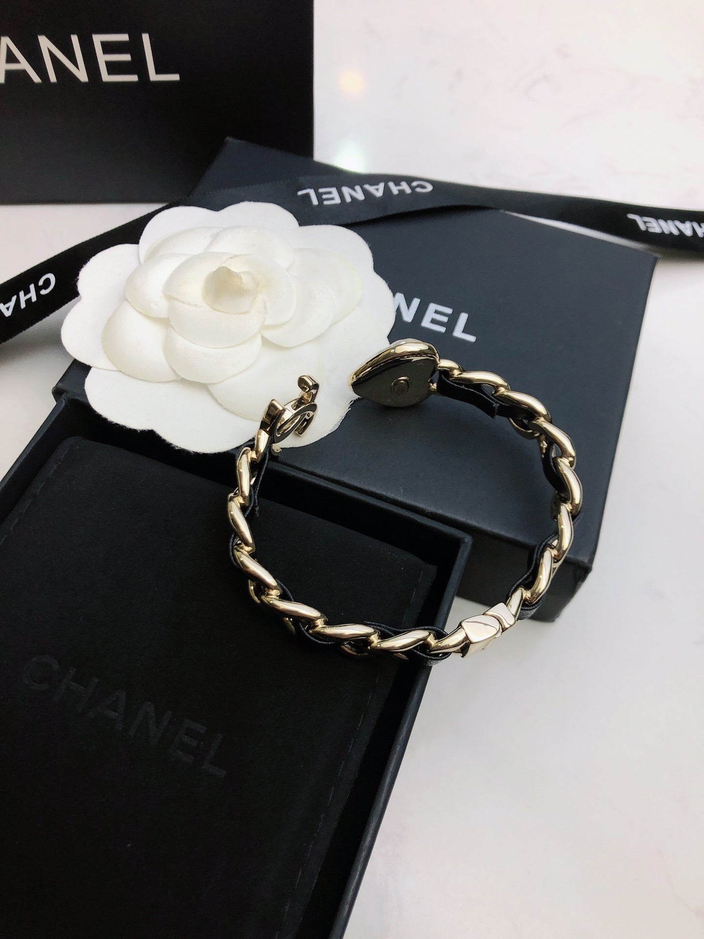 CHANEL 26S DOUBLE C LOGO BAROQUE PEARL LEATHER CHAIN BRACELET IN GOLD METAL 630841