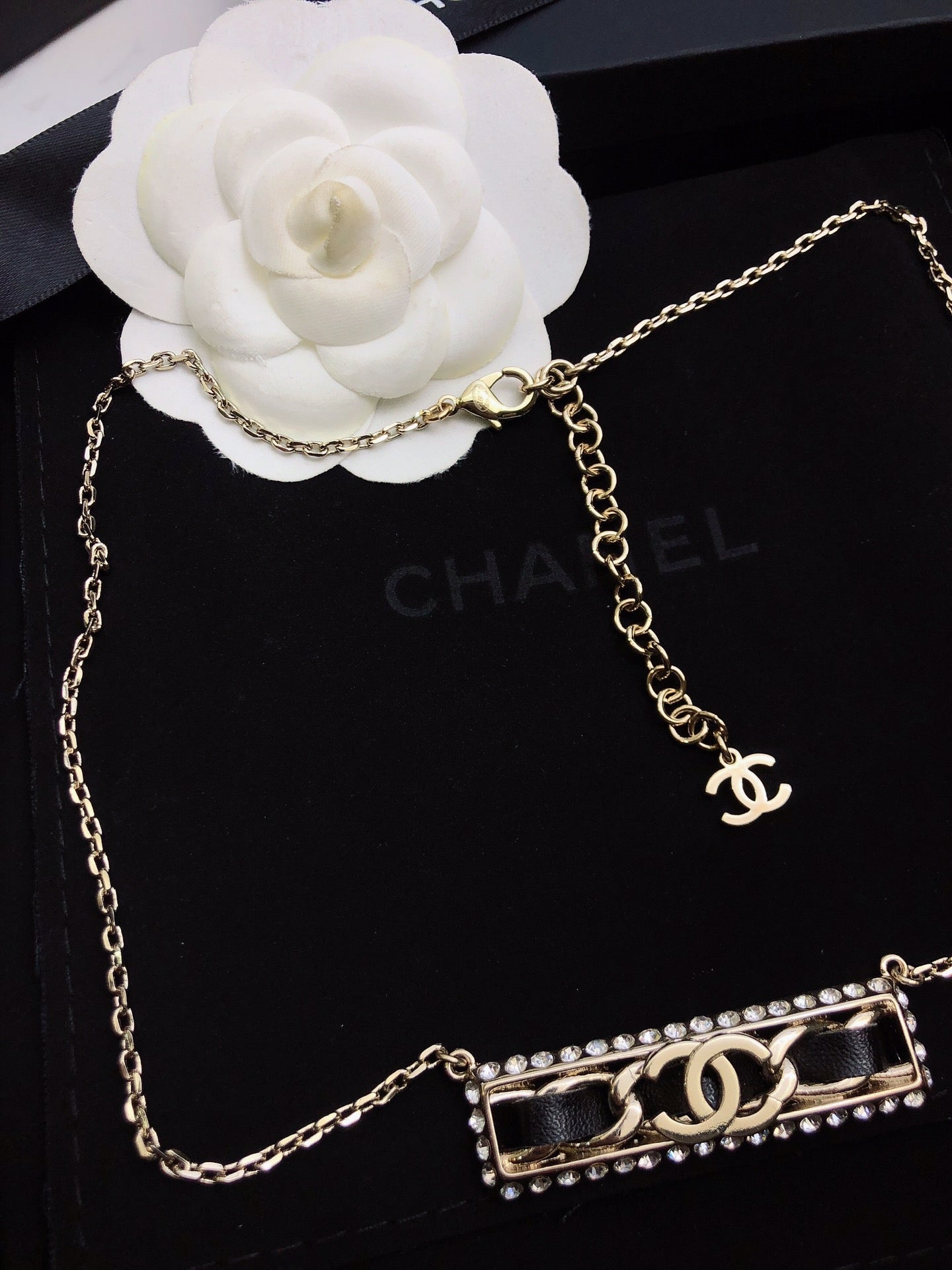 CHANEL 26S CHANEL CC LOGO CRYSTAL TRIM BAR PENDANT NECKLACE WITH BLACK LEATHER IN GOLD METAL 633315