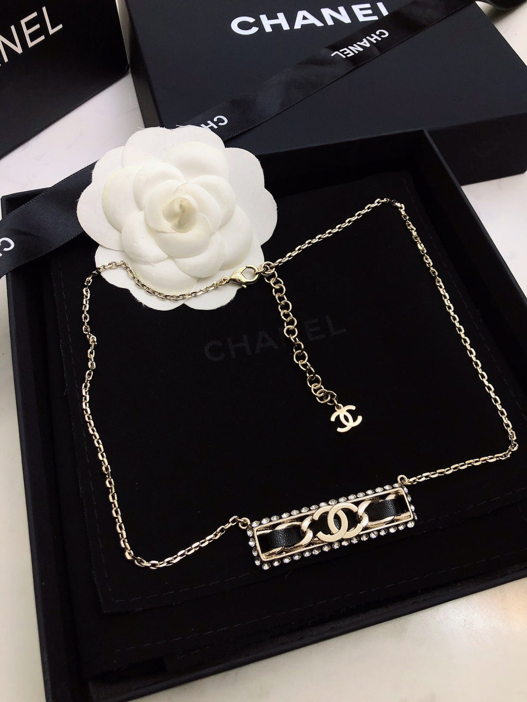 CHANEL 26S CHANEL CC LOGO CRYSTAL TRIM BAR PENDANT NECKLACE WITH BLACK LEATHER IN GOLD METAL 633315