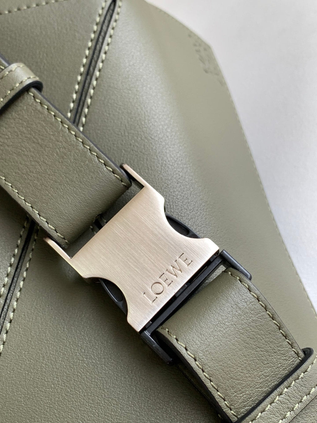 LOEWE 26S PUZZLE EDGE BAG 18 IN OLIVE GREEN CALFSKIN