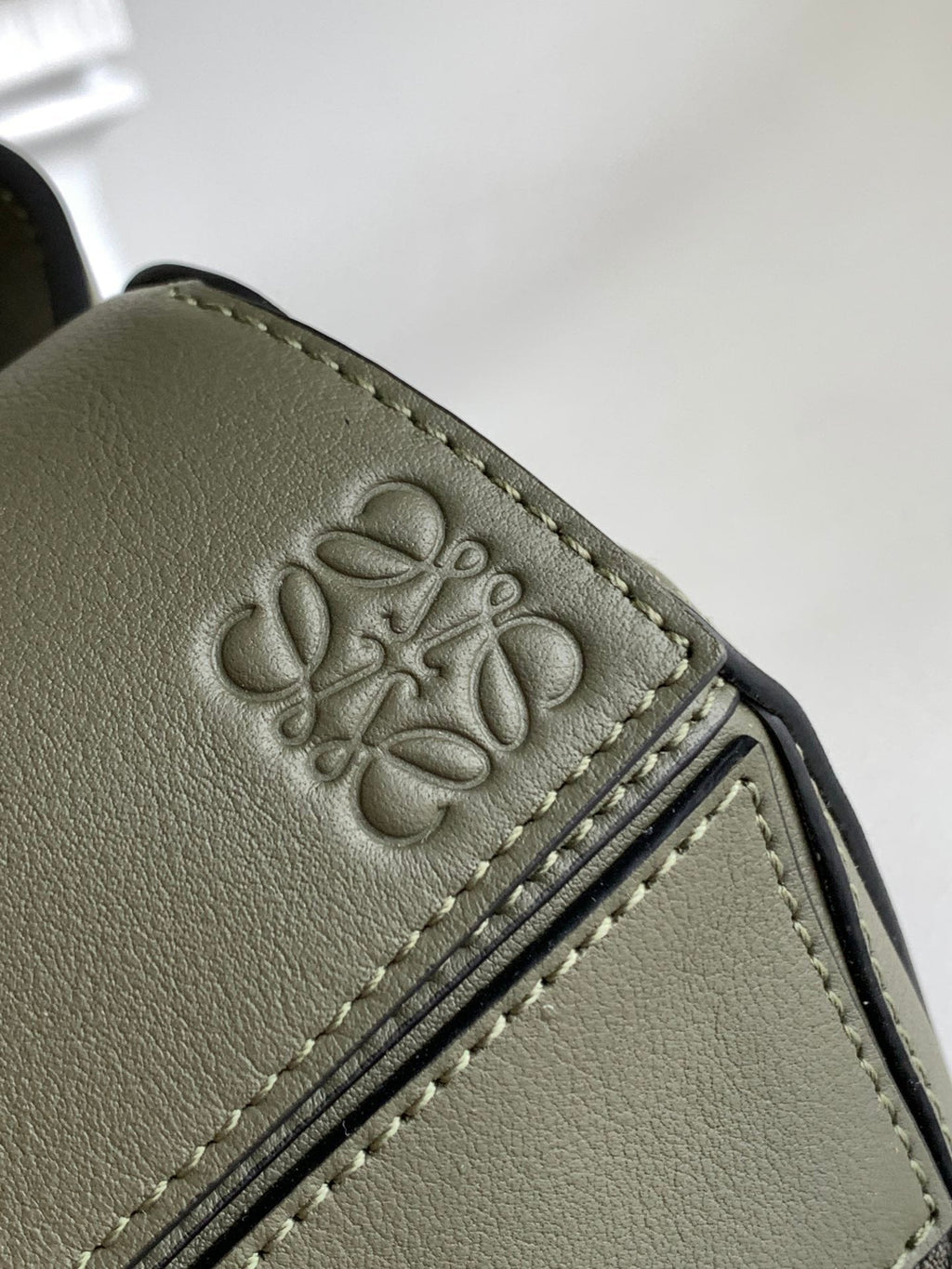 LOEWE 26S PUZZLE EDGE BAG 18 IN OLIVE GREEN CALFSKIN
