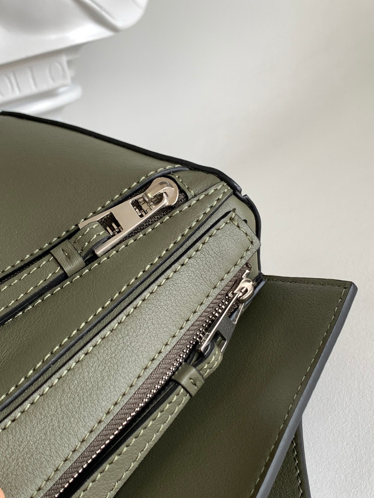LOEWE 26S PUZZLE EDGE BAG 18 IN OLIVE GREEN CALFSKIN