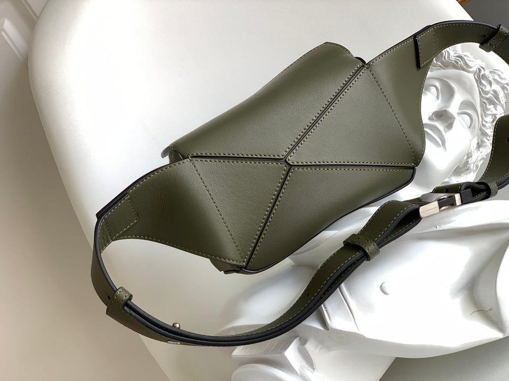 LOEWE 26S PUZZLE EDGE BAG 18 IN OLIVE GREEN CALFSKIN