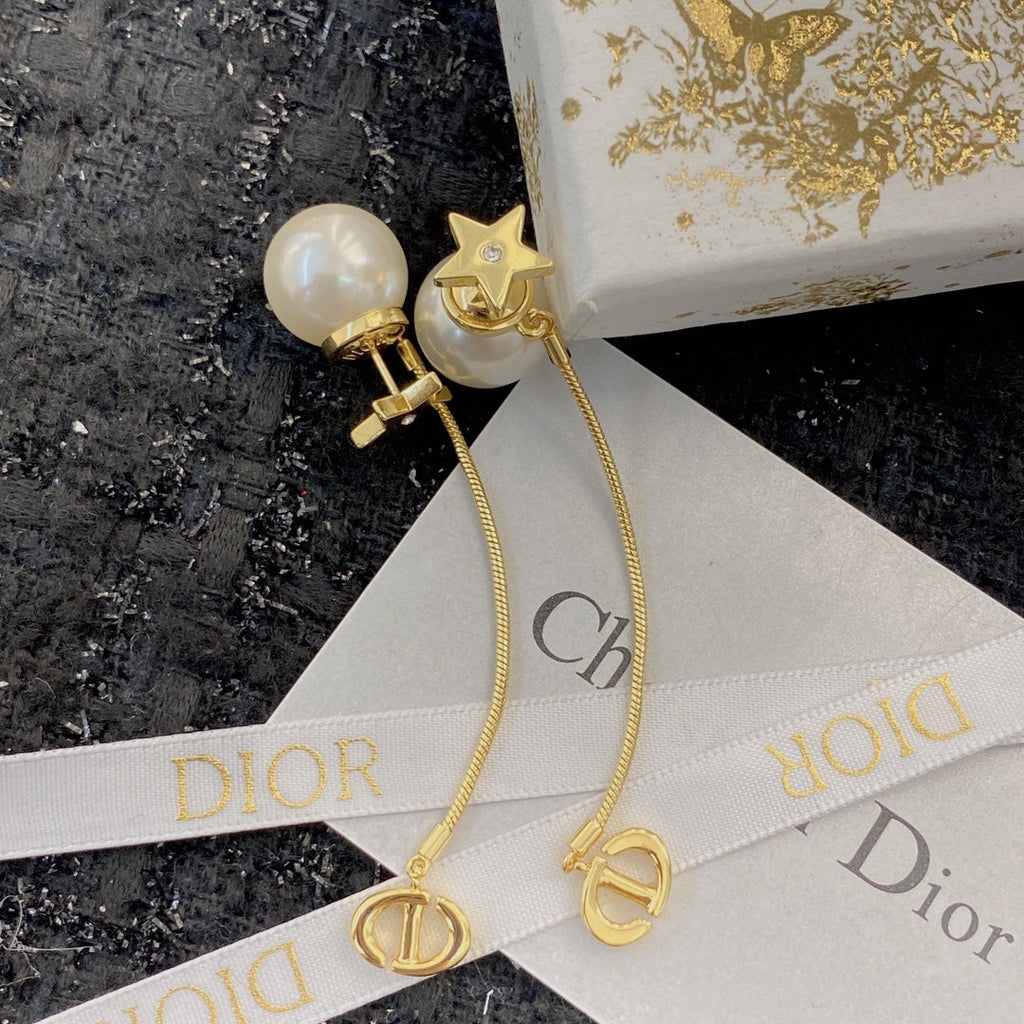 CD 26S PEARL STAR CHAIN DROP EARRINGS IN GOLD TONE METAL 645638
