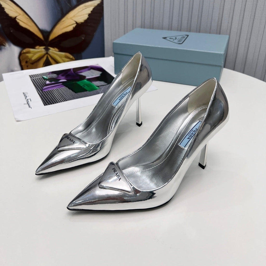 PRADA 26S POINTED TOE PUMPS STILETTO HEEL 95MM IN SILVER PATENT CALFSKIN LOGO