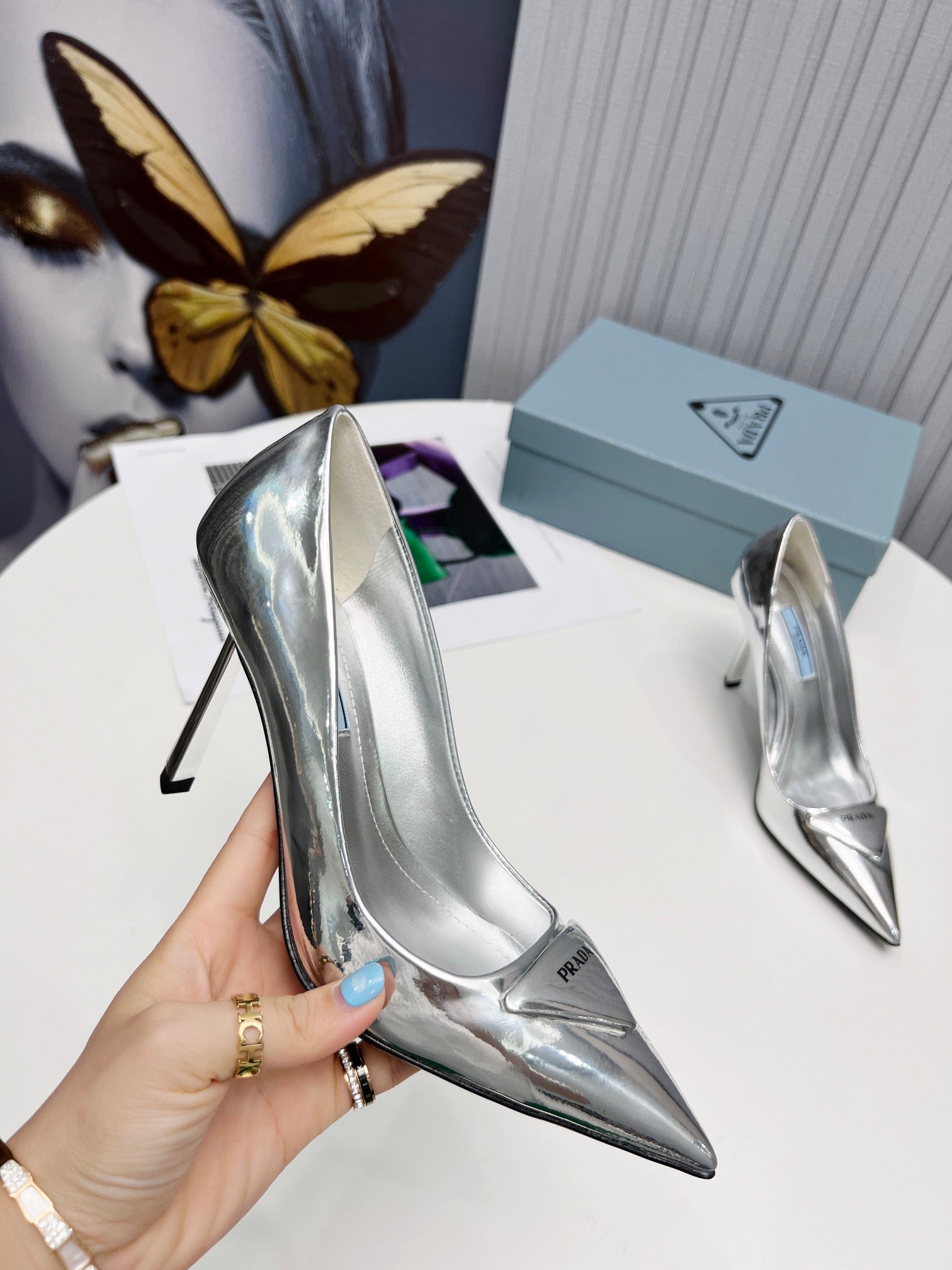PRADA 26S POINTED TOE PUMPS STILETTO HEEL 95MM IN SILVER PATENT CALFSKIN LOGO