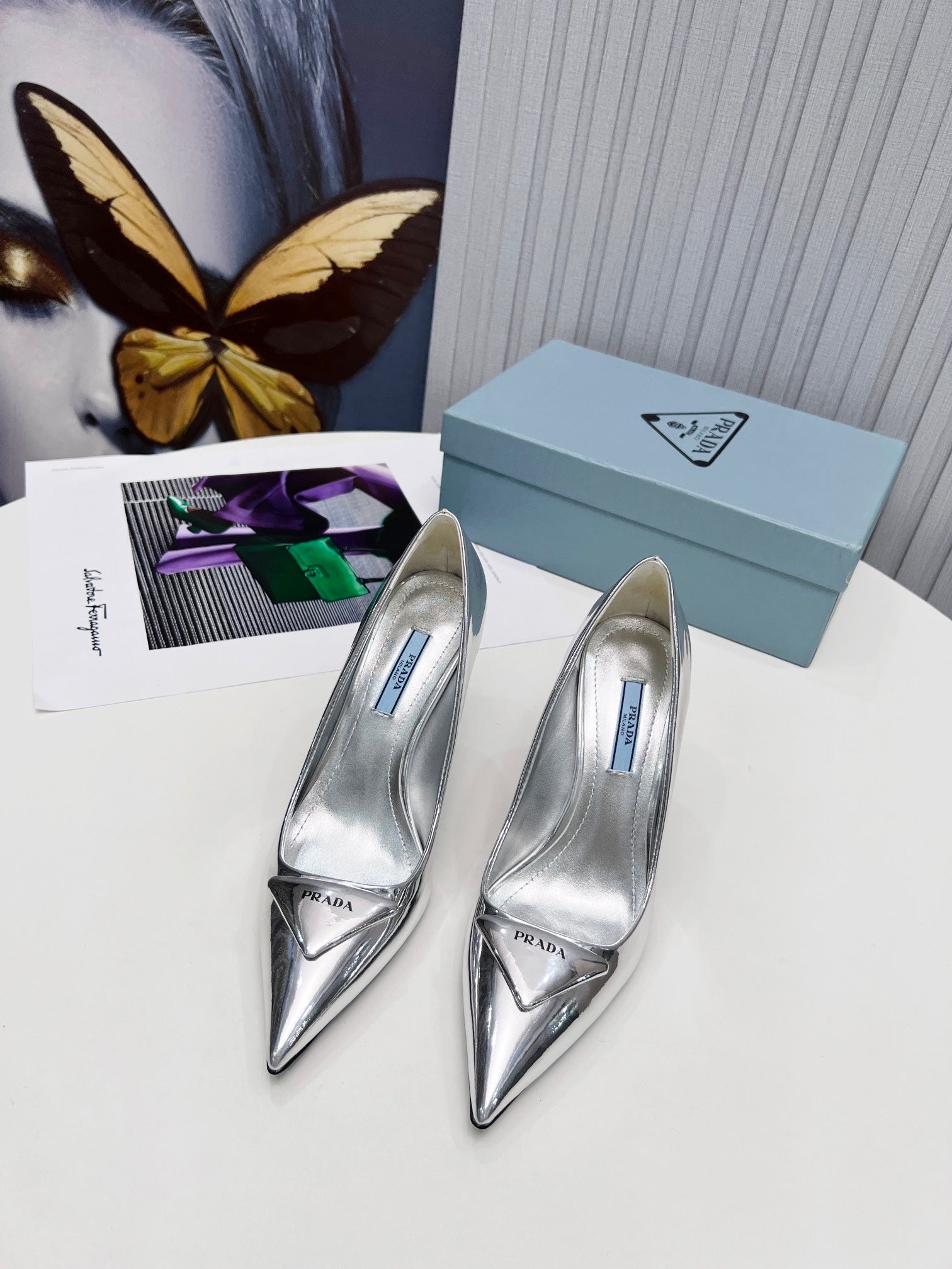 PRADA 26S POINTED TOE PUMPS STILETTO HEEL 95MM IN SILVER PATENT CALFSKIN LOGO