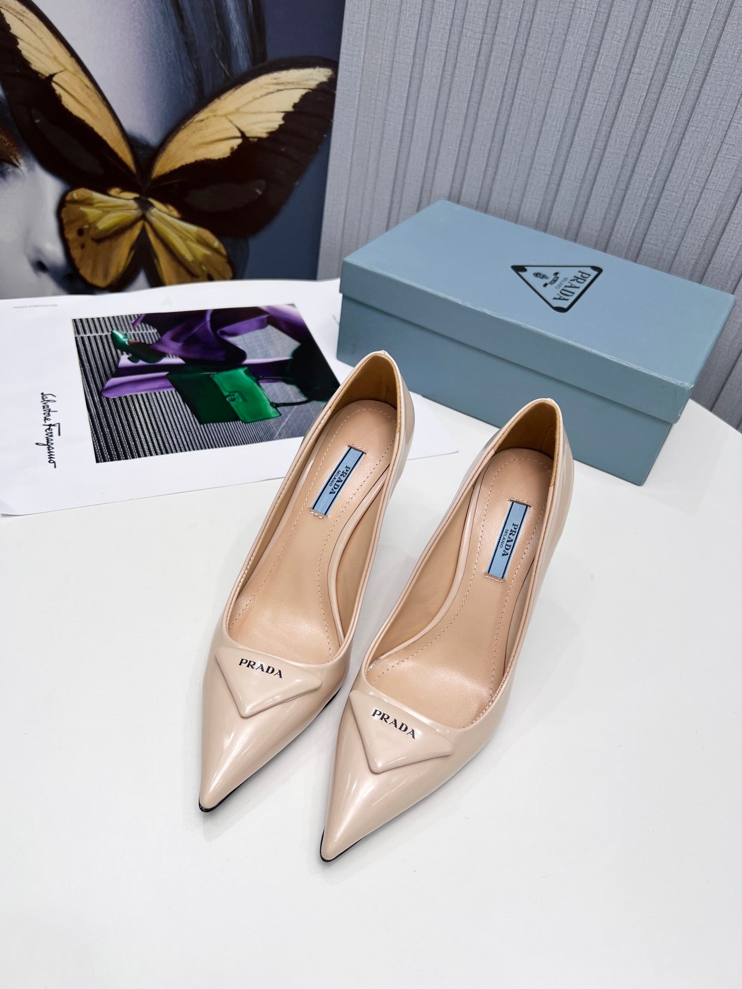 PRADA 26S POINTED TOE PUMPS STILETTO HEEL 95MM IN NUDE BEIGE PATENT CALFSKIN LOGO