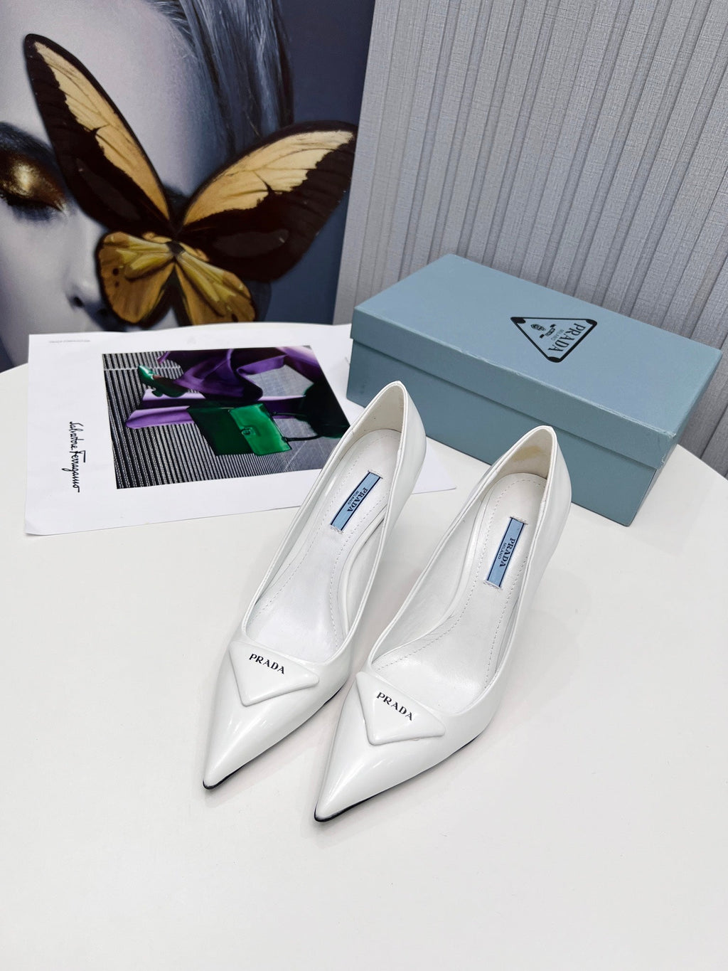 PRADA 26S POINTED TOE PUMPS STILETTO HEEL 95MM IN WHITE PATENT CALFSKIN LOGO
