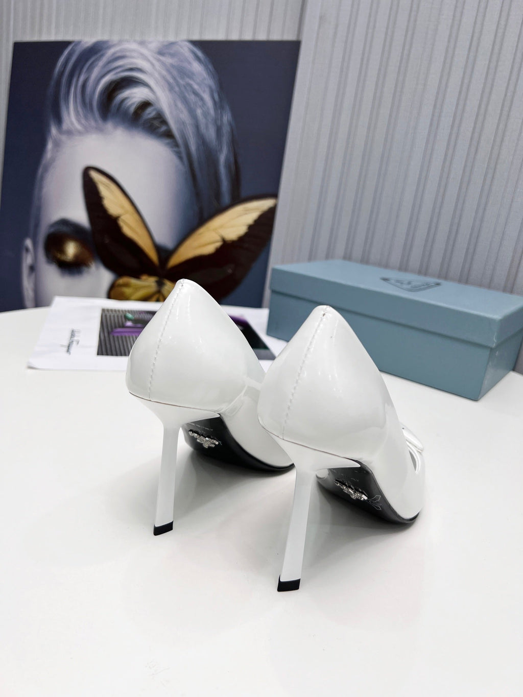 PRADA 26S POINTED TOE PUMPS STILETTO HEEL 95MM IN WHITE PATENT CALFSKIN LOGO