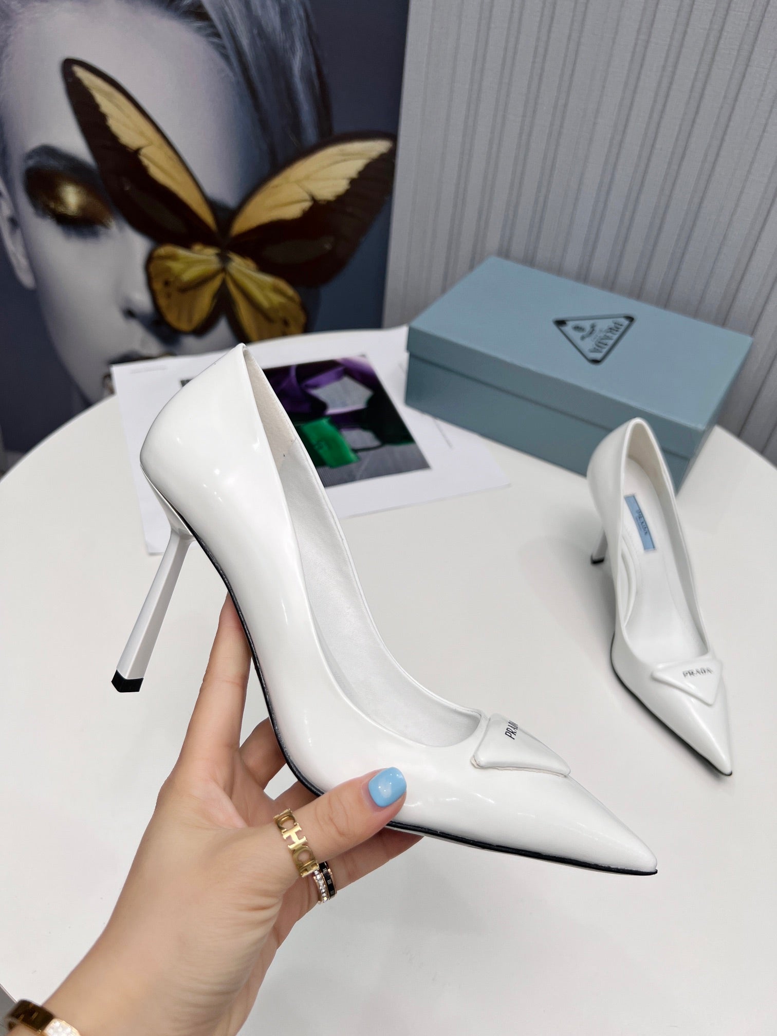 PRADA 26S POINTED TOE PUMPS STILETTO HEEL 95MM IN WHITE PATENT CALFSKIN LOGO