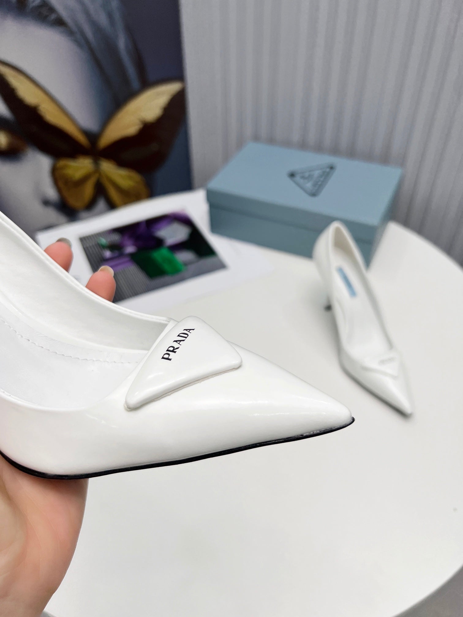 PRADA 26S POINTED TOE PUMPS STILETTO HEEL 95MM IN WHITE PATENT CALFSKIN LOGO
