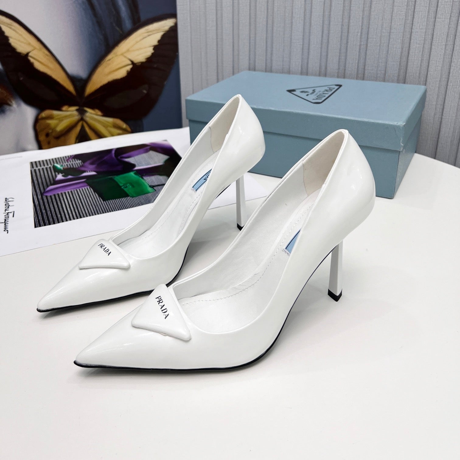 PRADA 26S POINTED TOE PUMPS STILETTO HEEL 95MM IN WHITE PATENT CALFSKIN LOGO