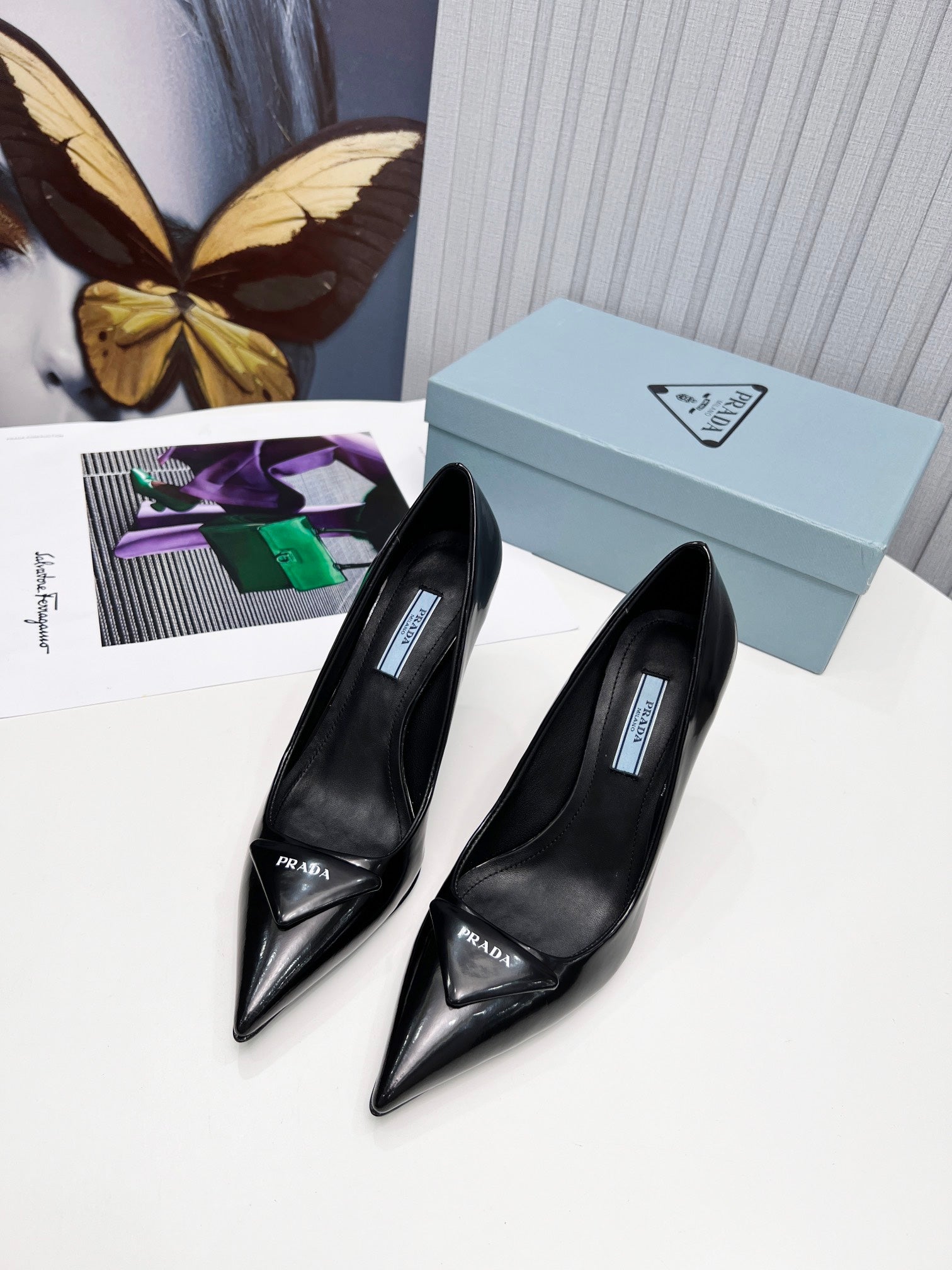 PRADA 26S POINTED TOE PUMPS STILETTO HEEL 95MM IN BLACK PATENT CALFSKIN LOGO