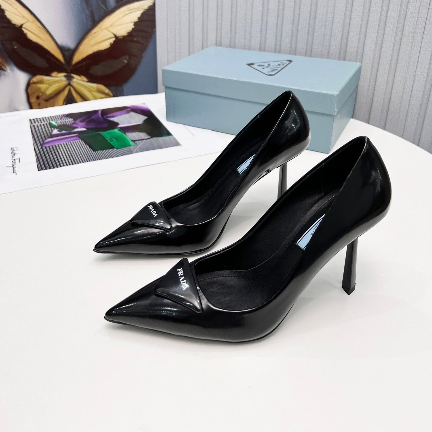 PRADA 26S POINTED TOE PUMPS STILETTO HEEL 95MM IN BLACK PATENT CALFSKIN LOGO