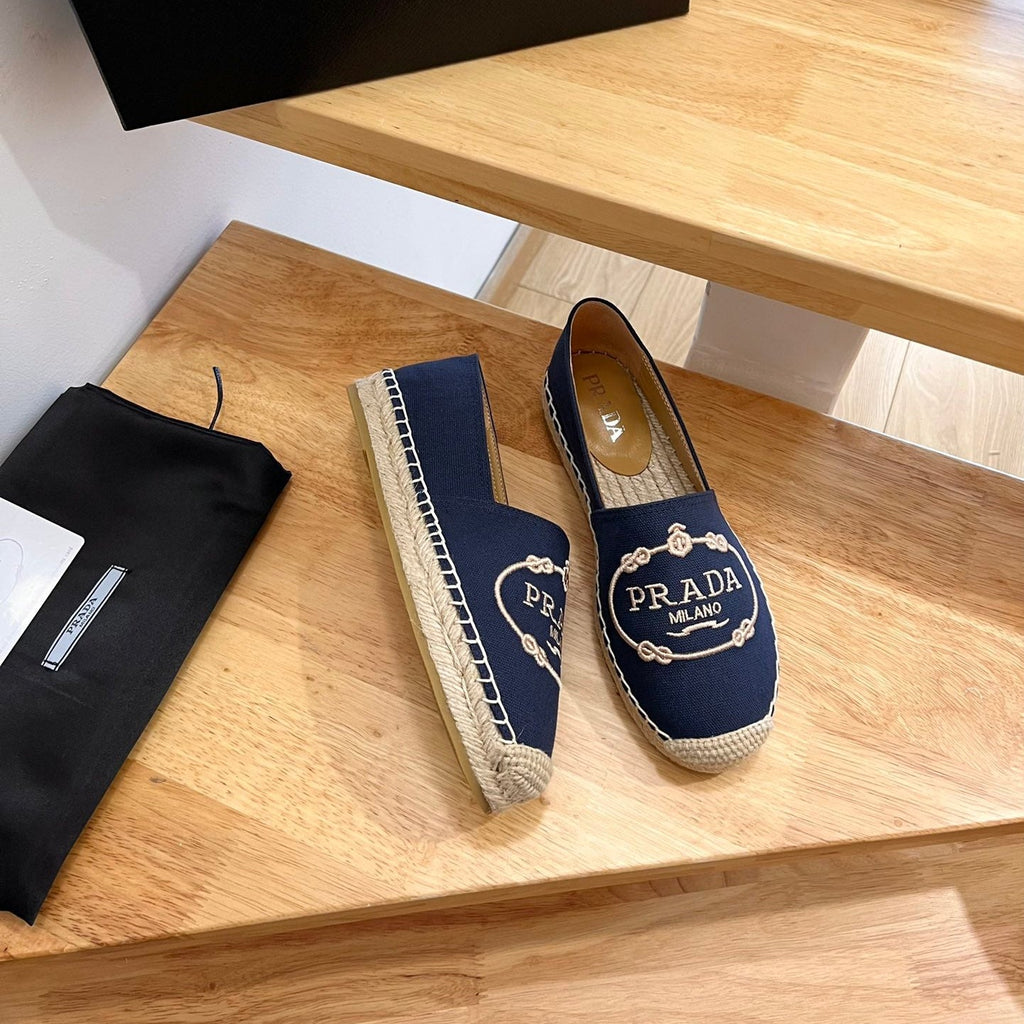 PRADA 26S EMBROIDERED LOGO ESPADRILLE FLATS IN NAVY BLUE CANVAS