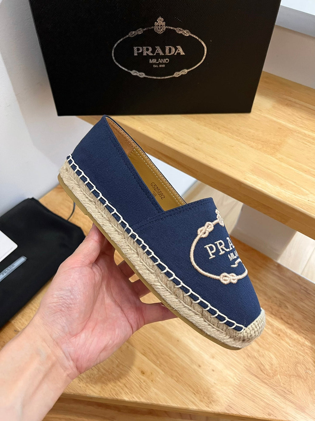 PRADA 26S EMBROIDERED LOGO ESPADRILLE FLATS IN NAVY BLUE CANVAS