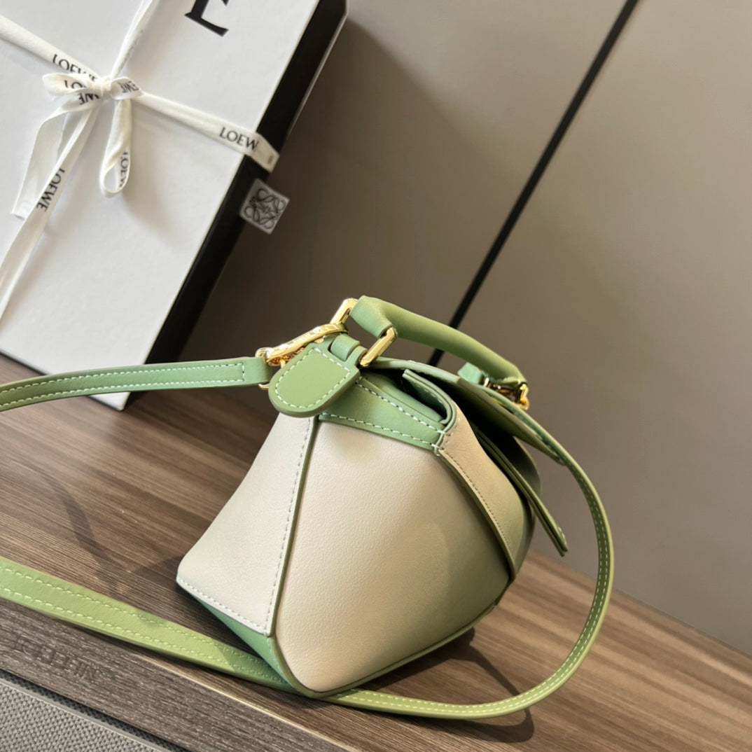 LOEWE 26S PUZZLE EDGE BAG 18 IN LIGHT GREEN MIX IVORY CALFSKIN