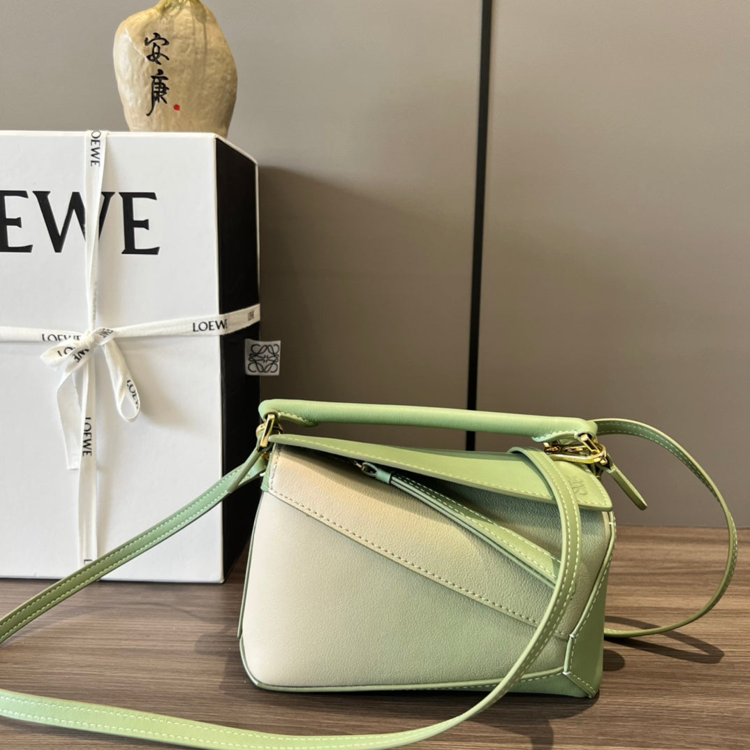 LOEWE 26S PUZZLE EDGE BAG 18 IN LIGHT GREEN MIX IVORY CALFSKIN