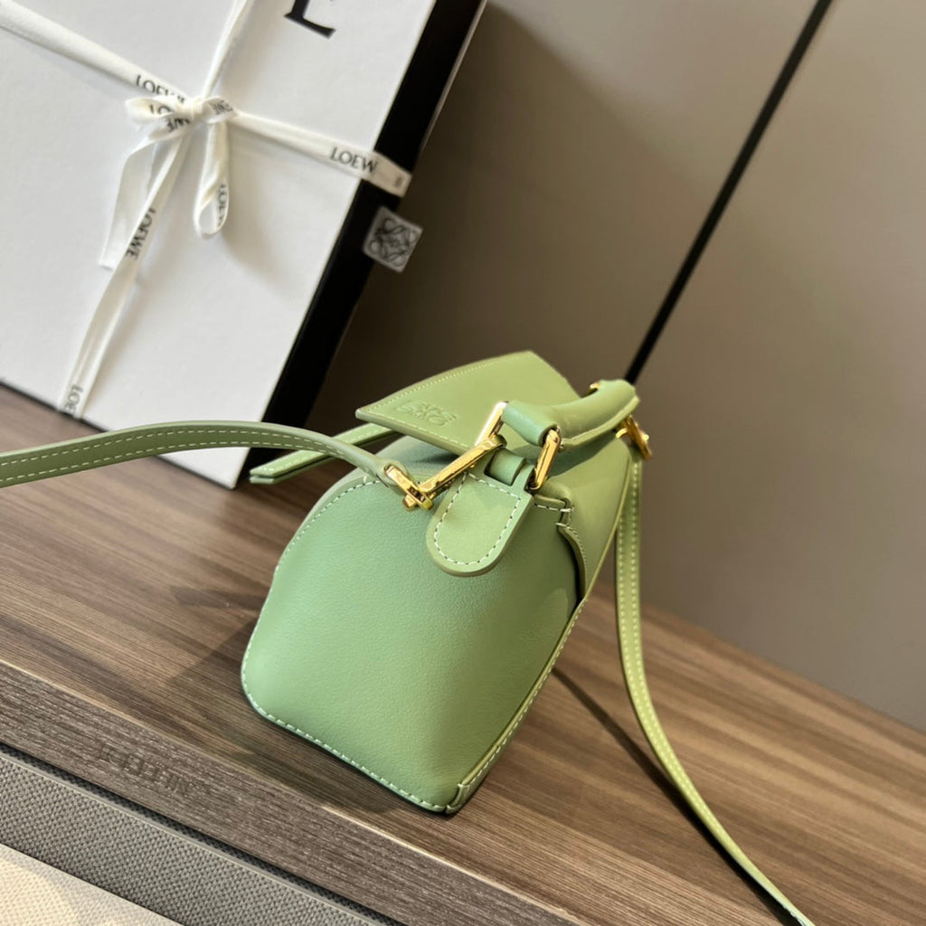 LOEWE 26S PUZZLE EDGE BAG 18 IN LIGHT GREEN MIX IVORY CALFSKIN