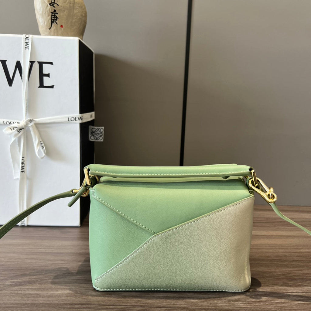 LOEWE 26S PUZZLE EDGE BAG 18 IN LIGHT GREEN MIX IVORY CALFSKIN