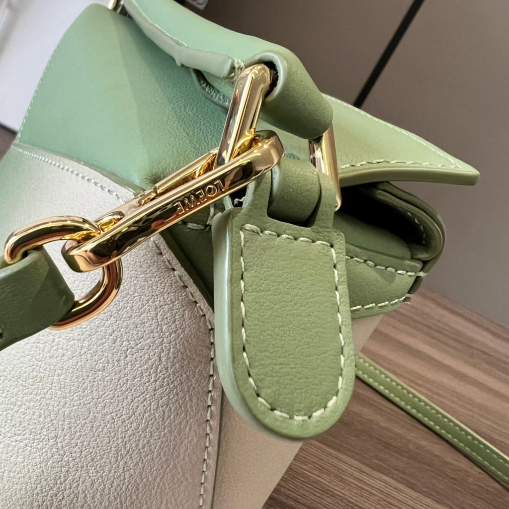 LOEWE 26S PUZZLE EDGE BAG 18 IN LIGHT GREEN MIX IVORY CALFSKIN