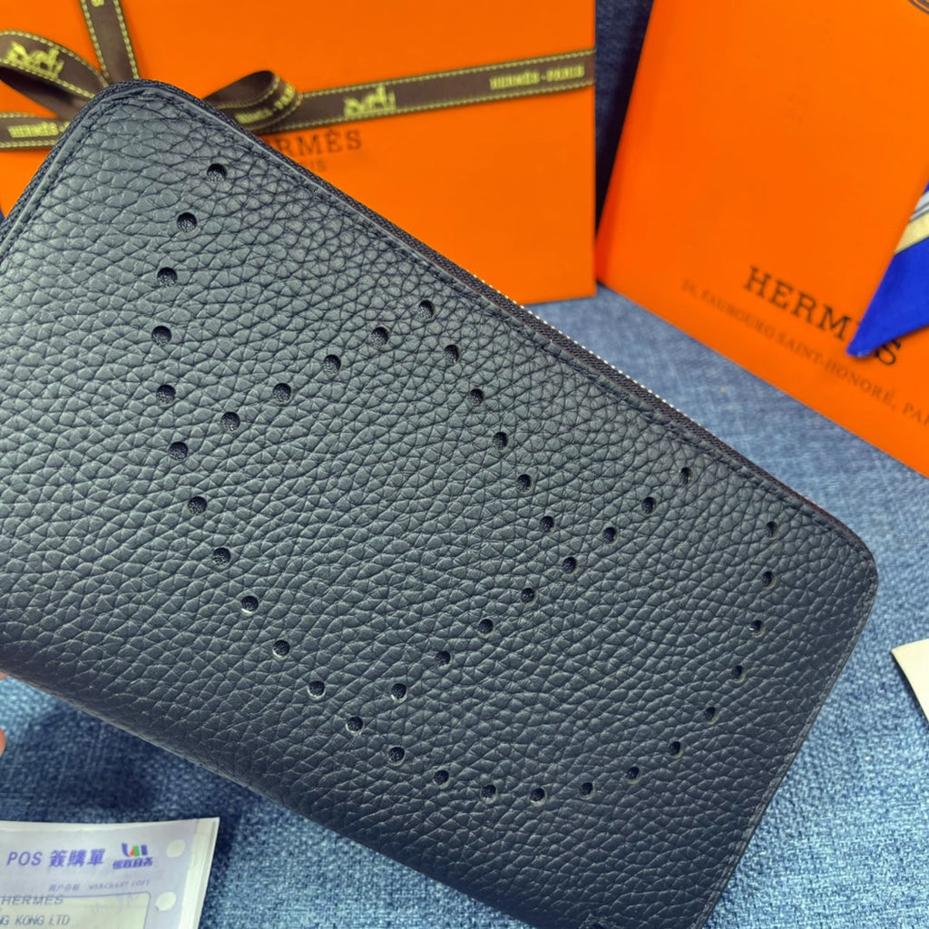 HM SILK'IN HOLED WALLET 19 BLACK GRAINED CALFSKIN