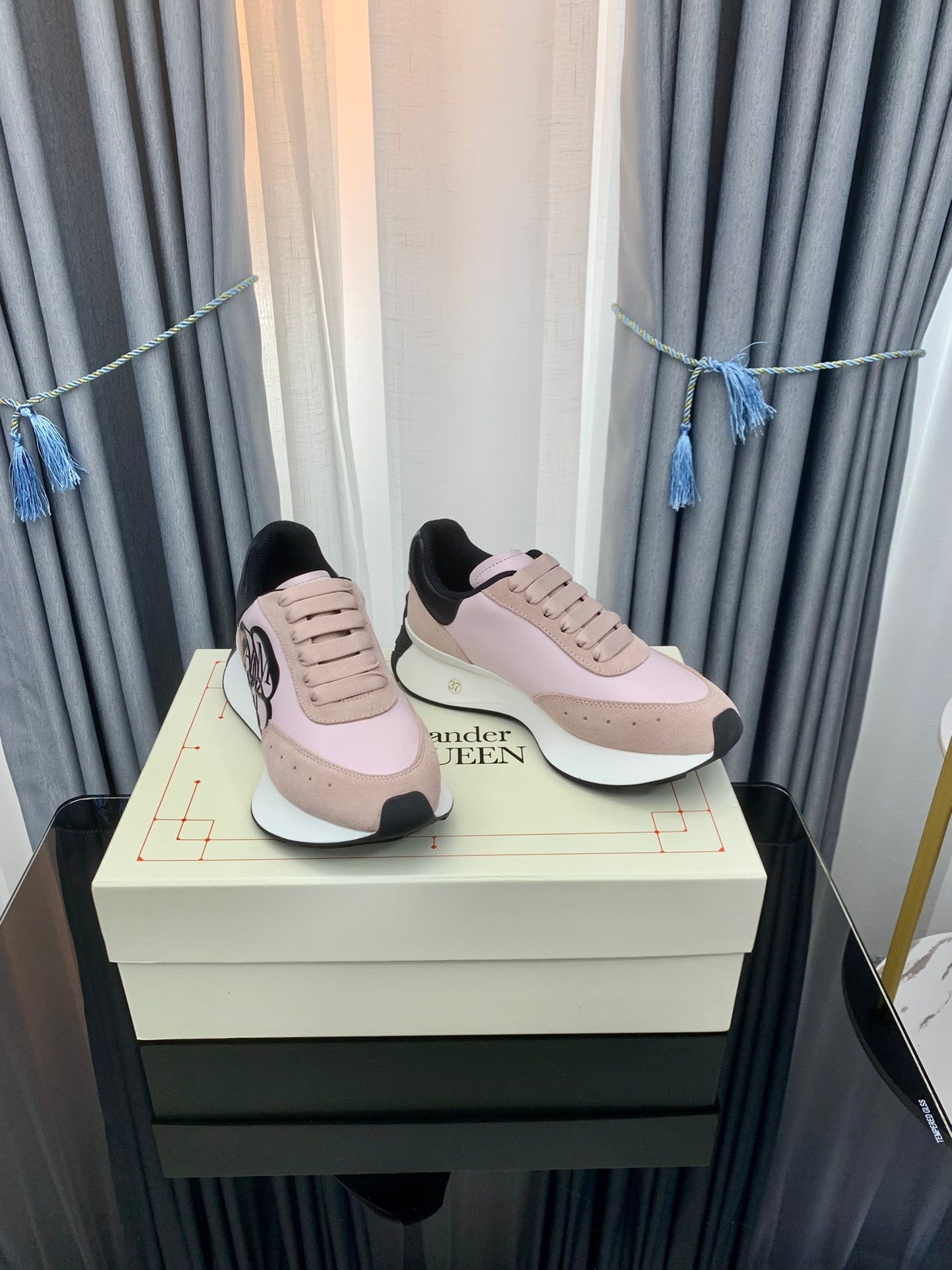 SPRINT RUNNER LOW-TOP IN LIGHT PINK CALFSKIN DUSTY ROSE SUEDE