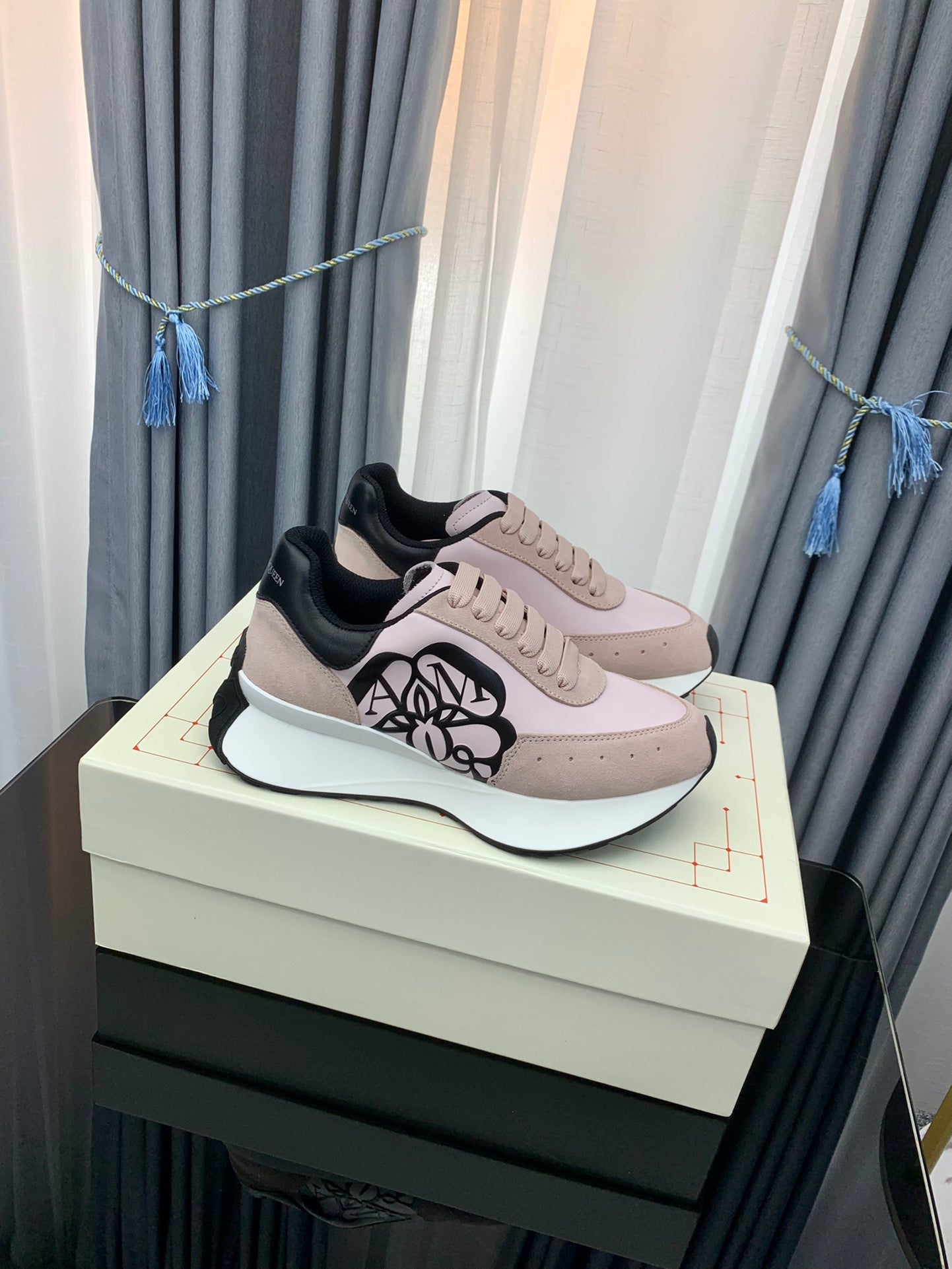 SPRINT RUNNER LOW-TOP IN LIGHT PINK CALFSKIN DUSTY ROSE SUEDE