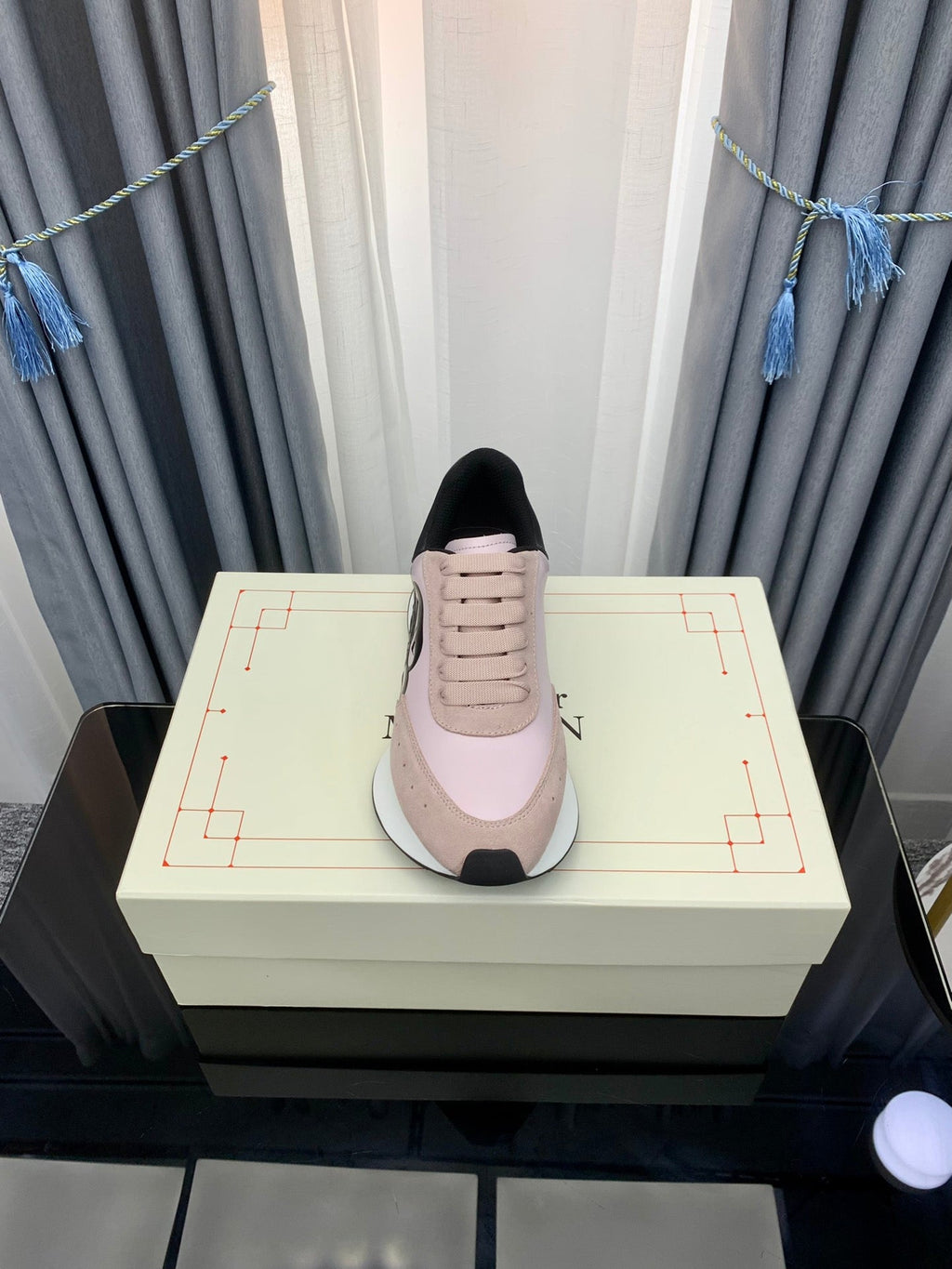 SPRINT RUNNER LOW-TOP IN LIGHT PINK CALFSKIN DUSTY ROSE SUEDE