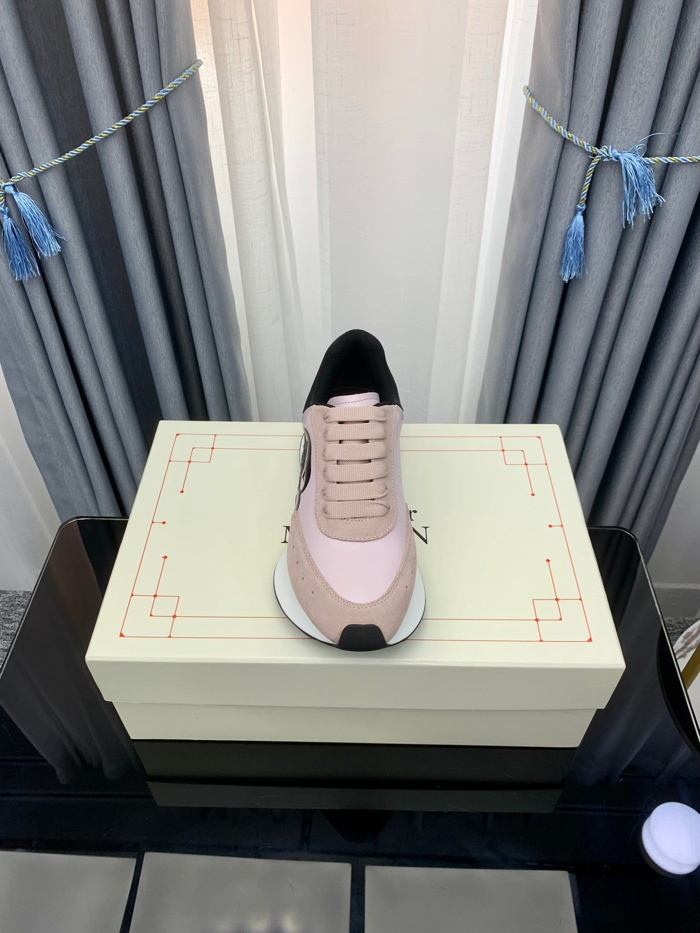 SPRINT RUNNER LOW-TOP IN LIGHT PINK CALFSKIN DUSTY ROSE SUEDE