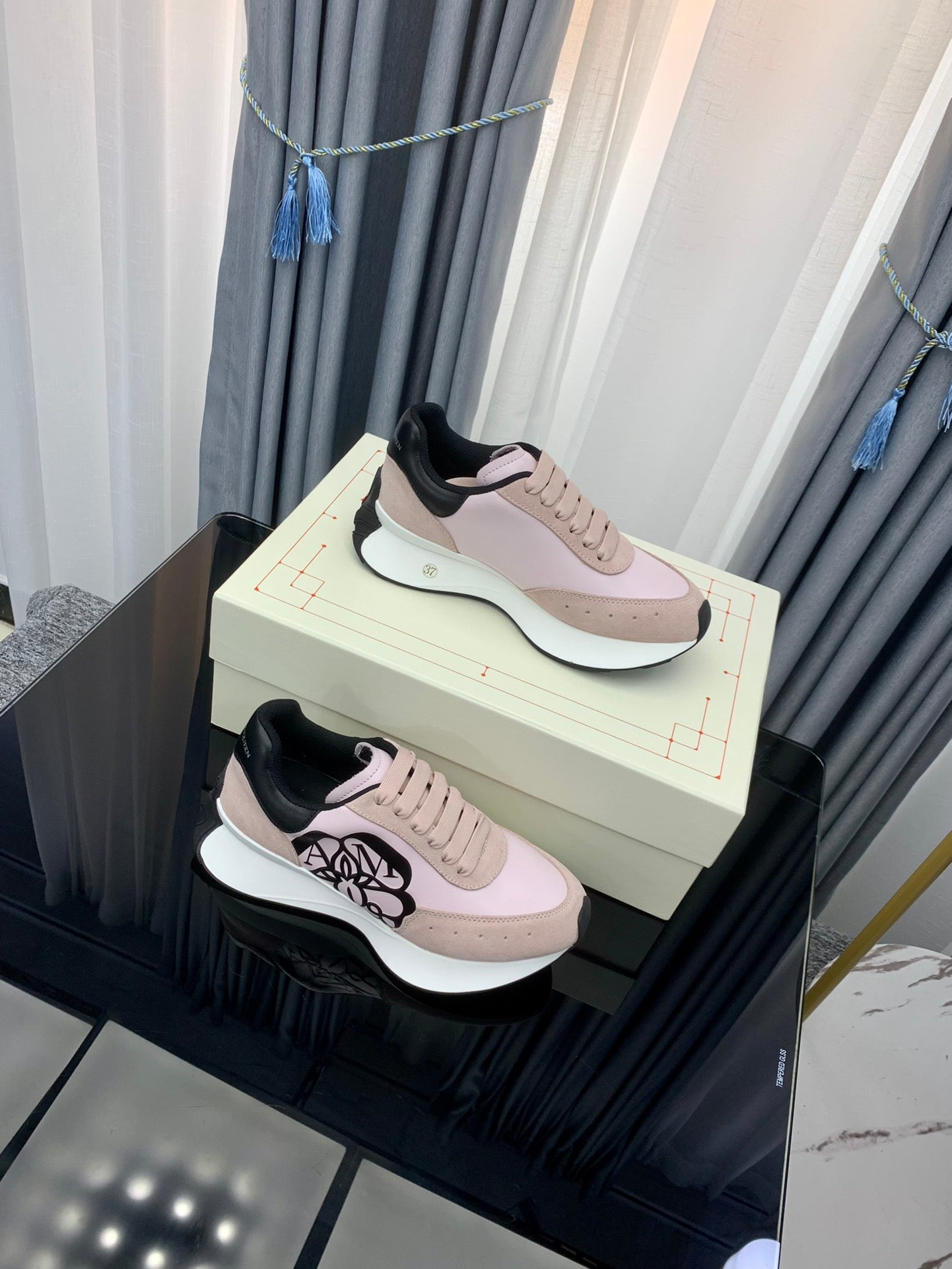 SPRINT RUNNER LOW-TOP IN LIGHT PINK CALFSKIN DUSTY ROSE SUEDE