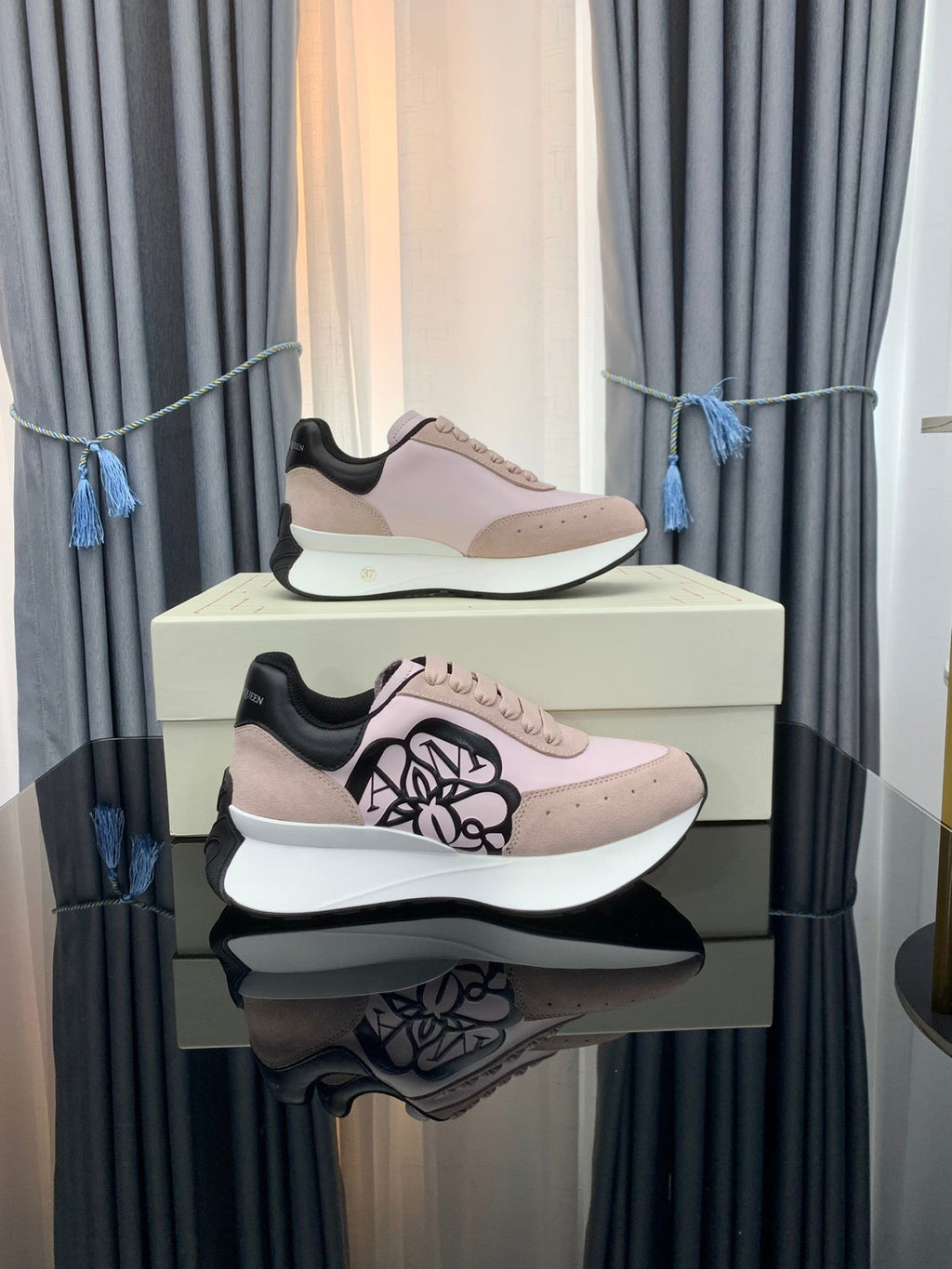SPRINT RUNNER LOW-TOP IN LIGHT PINK CALFSKIN DUSTY ROSE SUEDE