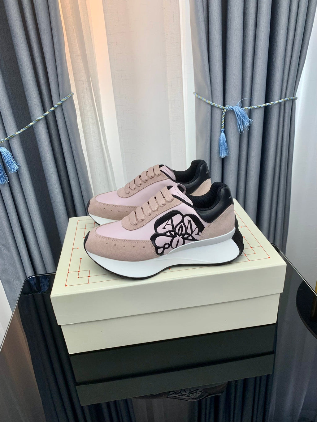 SPRINT RUNNER LOW-TOP IN LIGHT PINK CALFSKIN DUSTY ROSE SUEDE