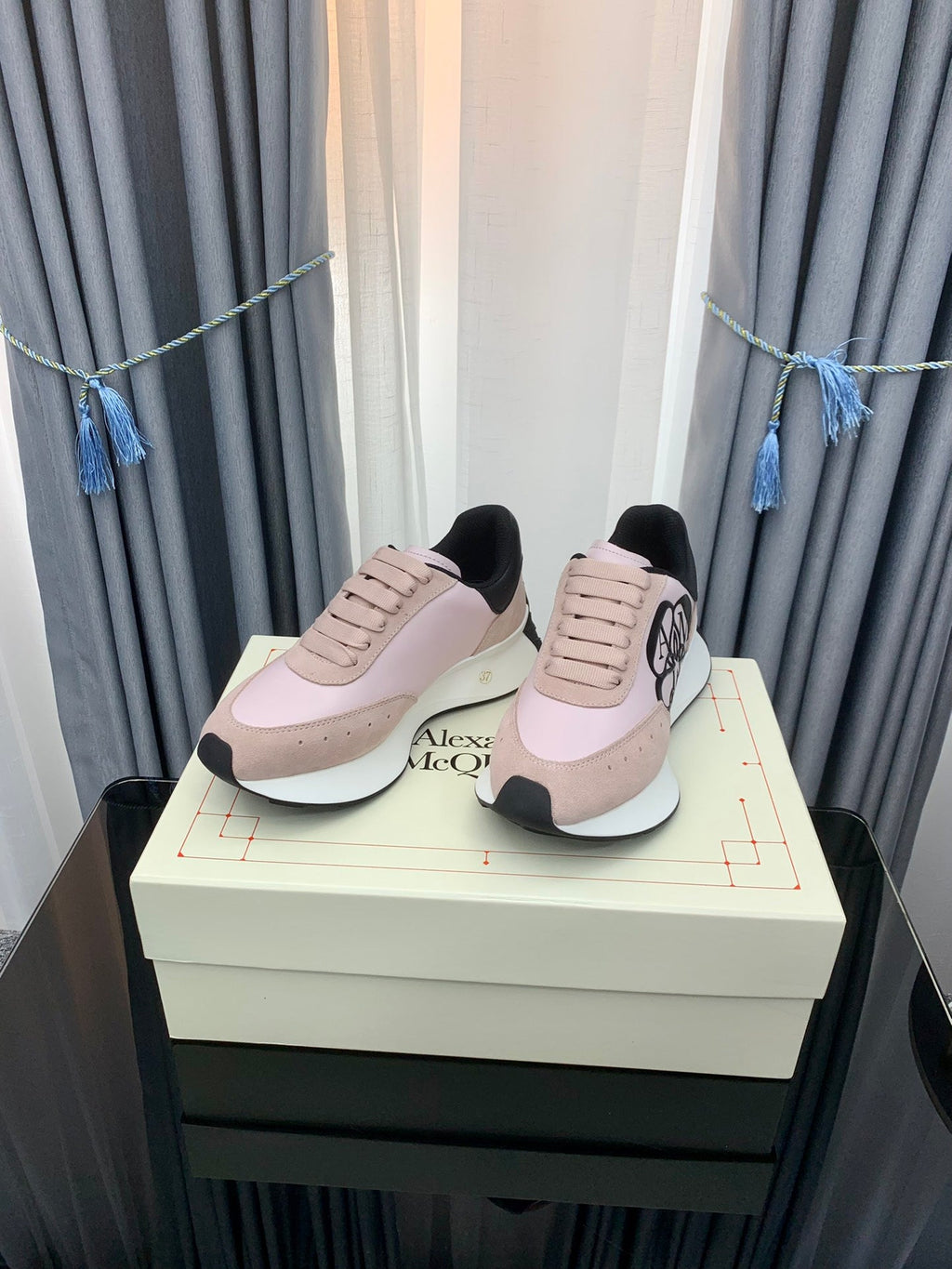 SPRINT RUNNER LOW-TOP IN LIGHT PINK CALFSKIN DUSTY ROSE SUEDE