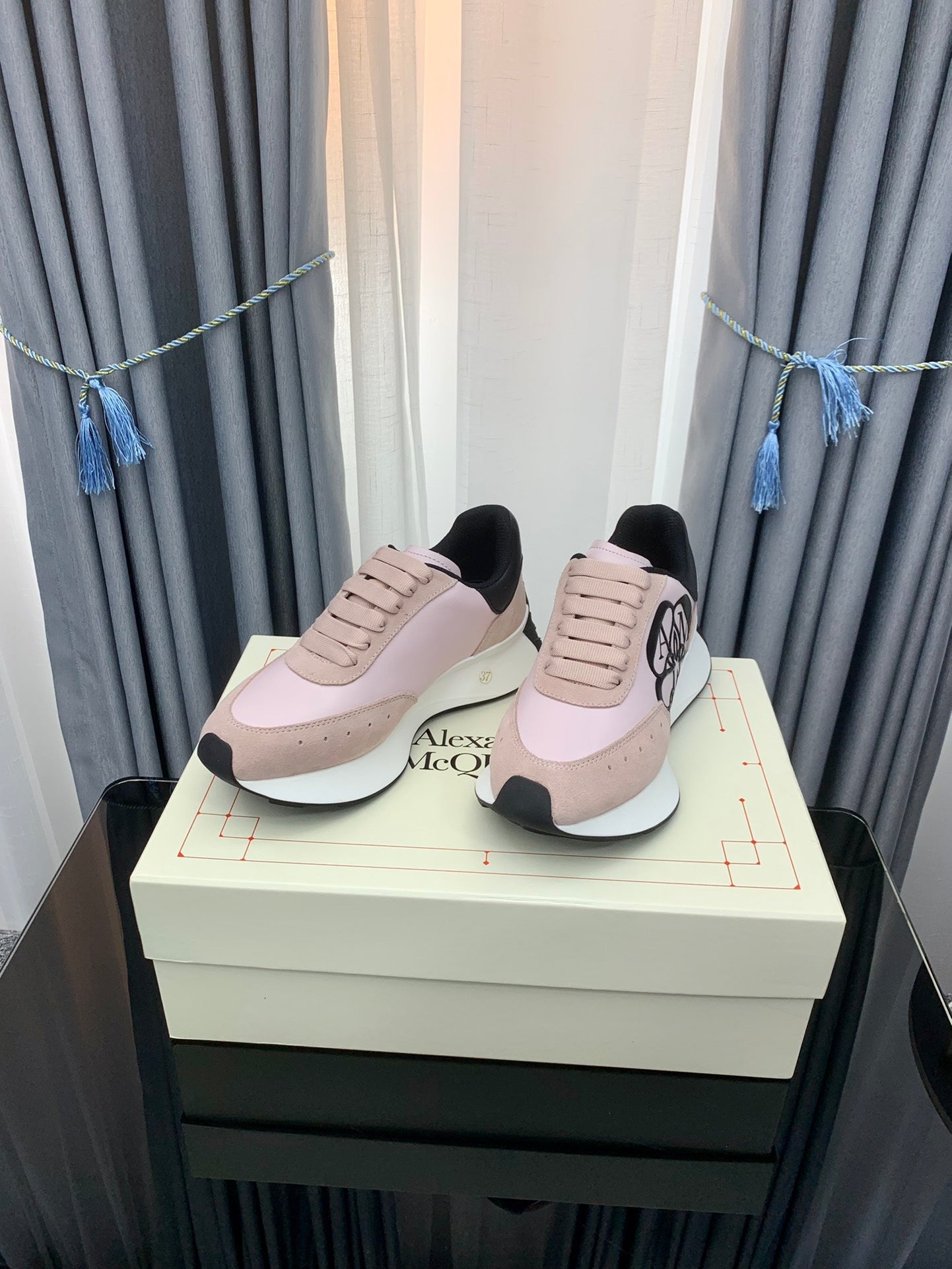 SPRINT RUNNER LOW-TOP IN LIGHT PINK CALFSKIN DUSTY ROSE SUEDE