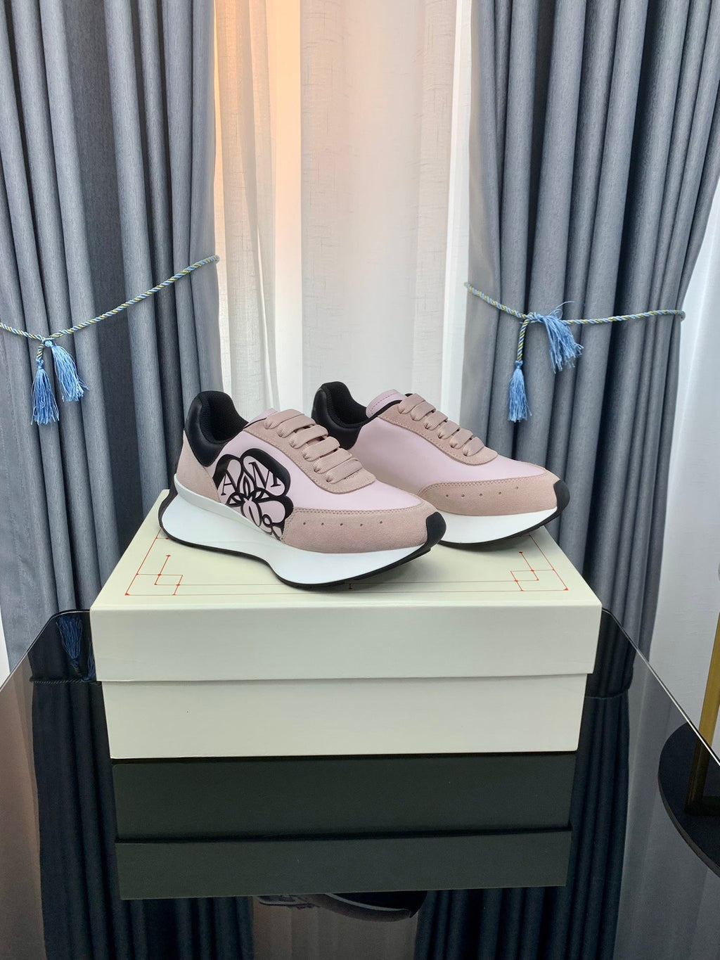 SPRINT RUNNER LOW-TOP IN LIGHT PINK CALFSKIN DUSTY ROSE SUEDE