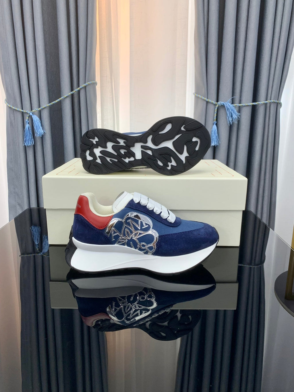 SPRINT RUNNER LOW-TOP NAVY BLUE SUEDE SILVER EMBROIDERED LOGO RED HEEL