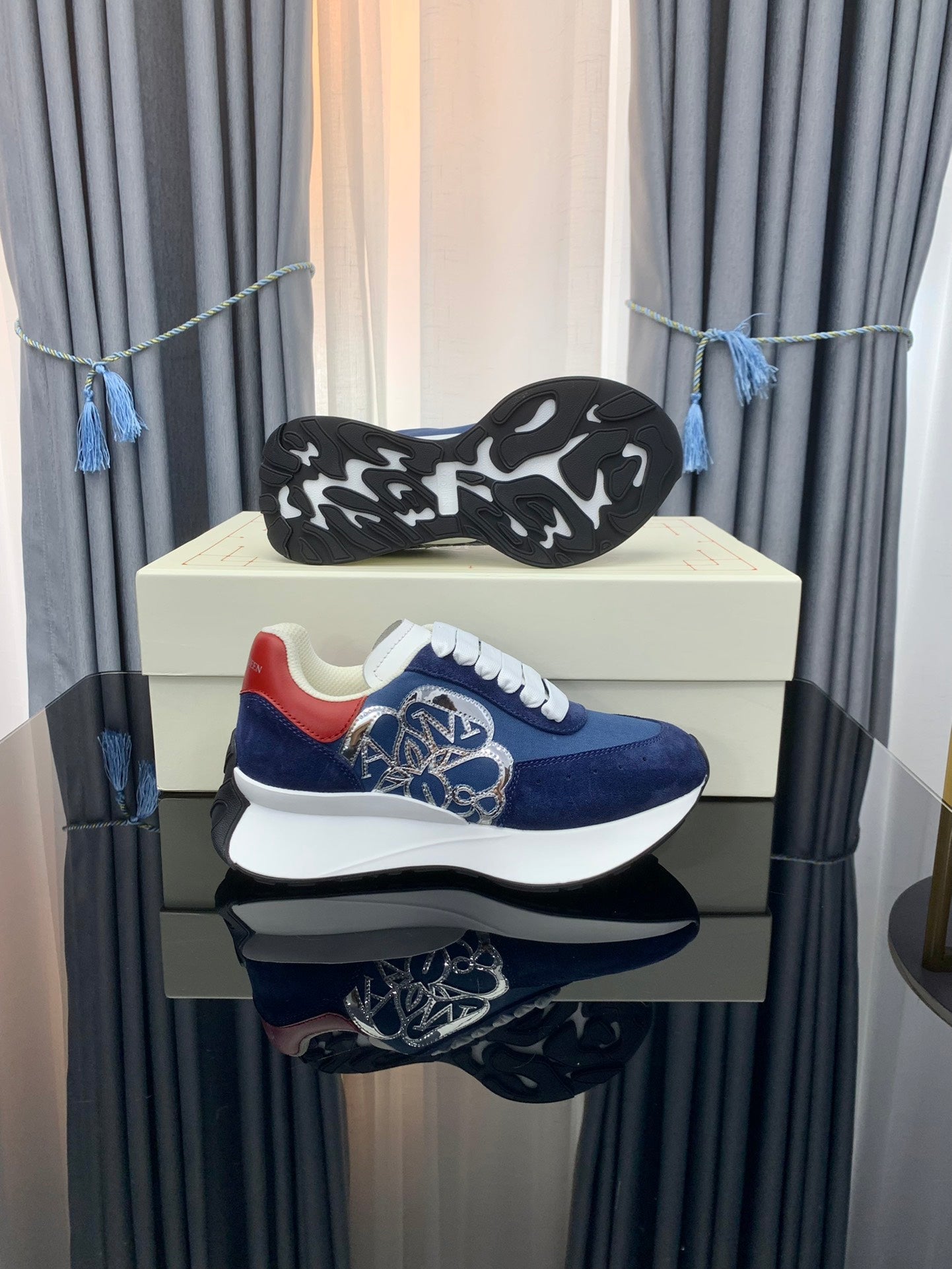 SPRINT RUNNER LOW-TOP NAVY BLUE SUEDE SILVER EMBROIDERED LOGO RED HEEL
