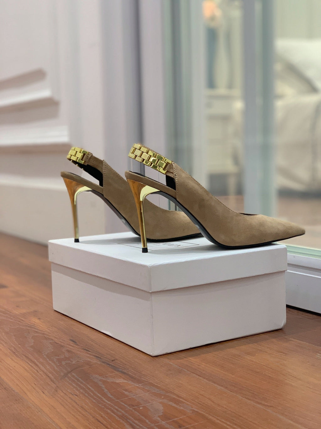 BALMAIN 26S SLINGBACK 95 MM IN LIGHT BROWN SUEDE WITH GOLD HARDWARE