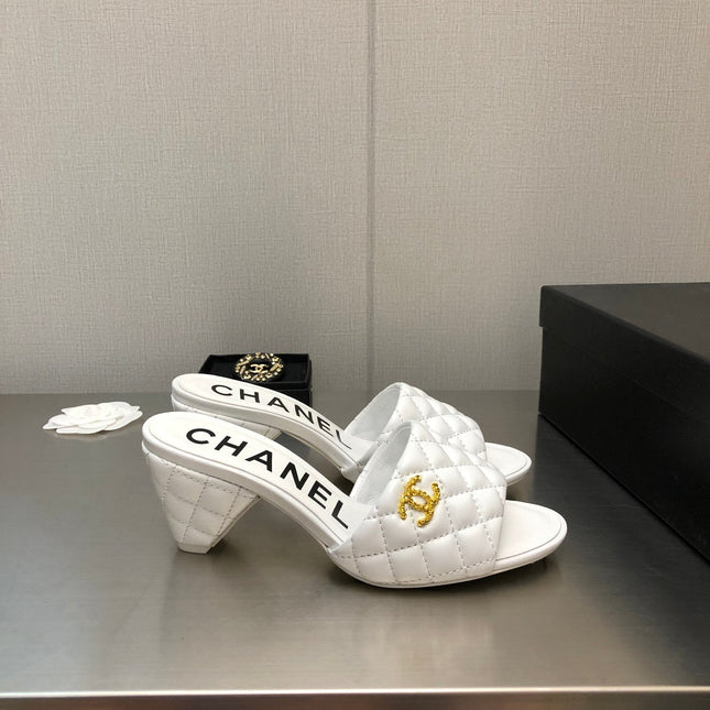 DIAMOND-QUILTED 6 CM SANDALS IN WHITE LAMBSKIN