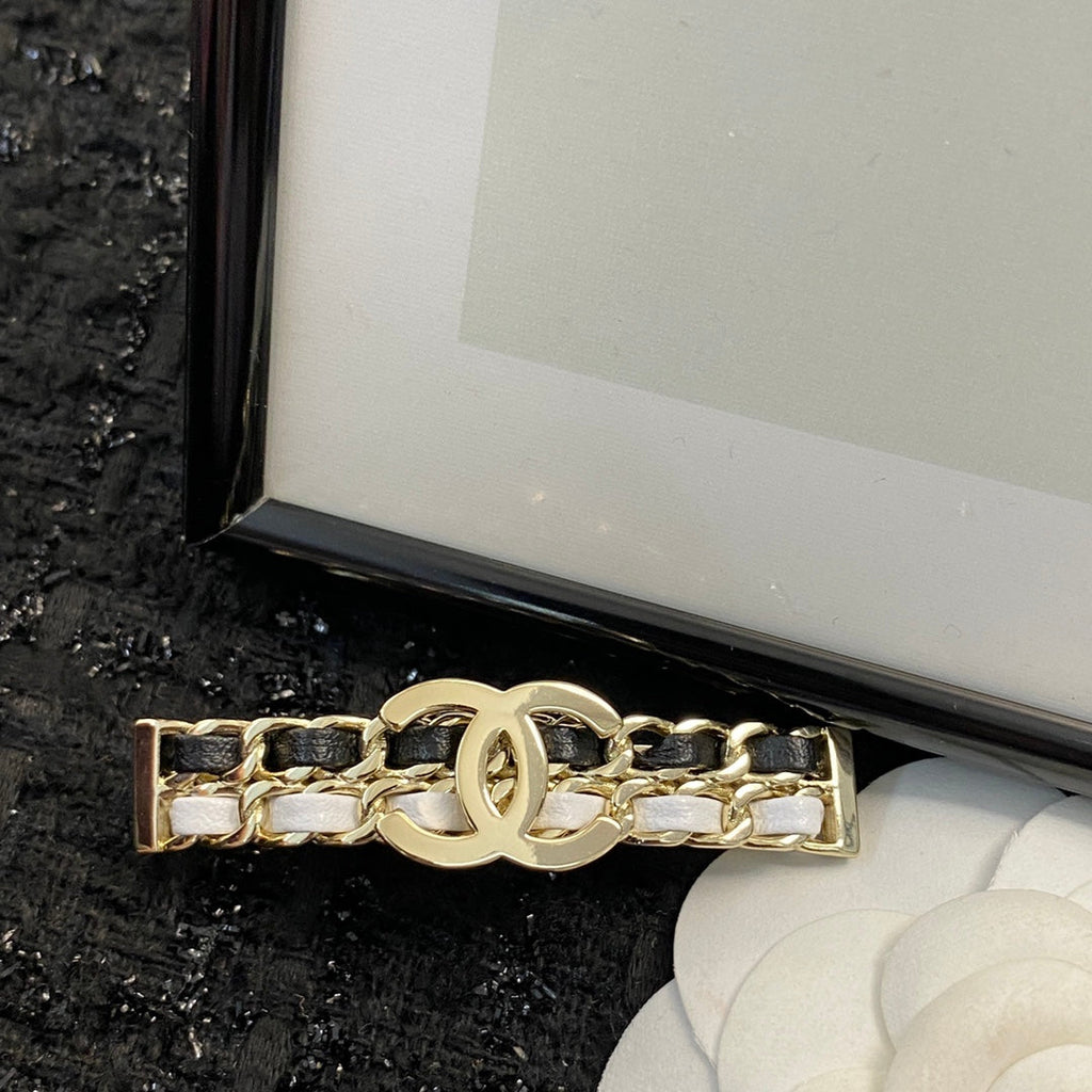 CHANEL 26S DOUBLE C LOGO CHAIN WEAVE BAR HAIR CLIP IN BLACK & WHITE LEATHER AND GOLD METAL 629927